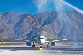C919首次飞抵拉萨图片