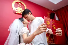 情侣同居报告：未婚同居率上升，近半同居为省房租分摊生活费图片
