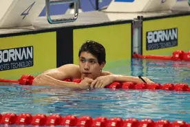 杭州小伙费立纬摘得个人亚运首金，家里连77岁外婆都是半个“游泳专家”图片