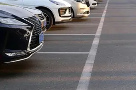 路边买个咖啡却苦恼停车费？上海抓紧研究“路边短时停车免费”可行性图片