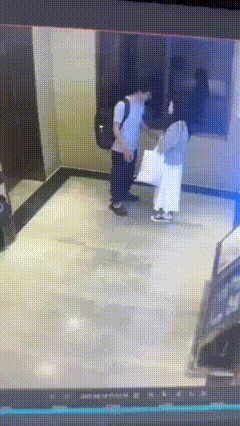 长沙一情侣吵架男子撞碎酒店一楼窗户跳出，派出所：因吵架男方情绪失控，酒店回应对方已赔偿图片