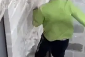 英国男子在意大利古城建筑上跑酷:踩落砖块 被指破坏世界遗产图片