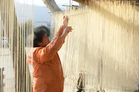 浙江宁海：手工垂面制作忙图片