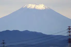 日媒：富士山将迎130年来最晚初冠雪图片