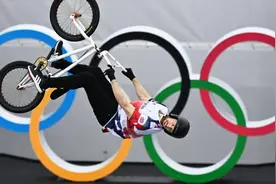 走近奥运会资格系列赛·上海：自由式小轮车玩的是刺激，跳跃、旋把、转圈帅气图片