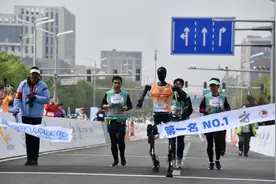 历史性时刻！全球首个人形机器人半马冠军揭晓图片