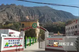 超燃！东乡县大树石化小学校园国旗护卫队来了图片