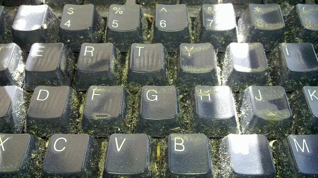 “摸过键盘的手千万别摸脸”上热搜！脏到你想不到！办公室最脏的7样东西，你可能天天在用！