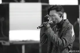 “时间不等人”，告别方大同 | 面孔图片