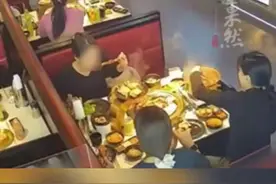 男子捡女大学生手机后索要2000元，当事女生：里面有过世家人照片，他威胁不给钱就刷机。当地派出所称民警无权强制要求归还手机图片