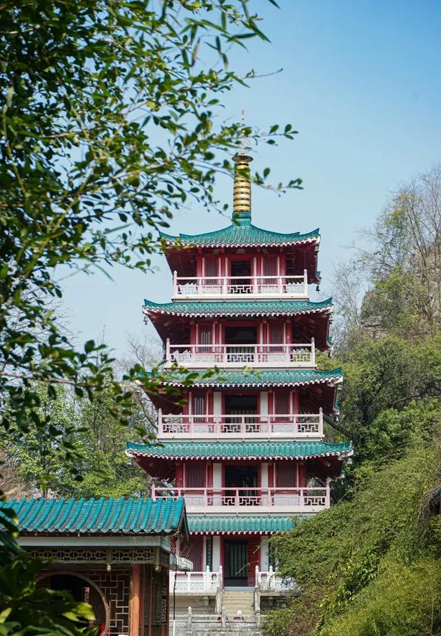 文旅年底内卷无上限！桂林喊你用乡音 “盘活” 老课文，直接线下免费解锁课本名场面！