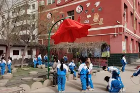 宁夏灵武市第二小学安装声控大红花图片
