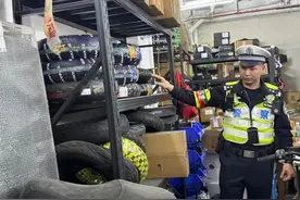 男子改装“电鸡”时速可达100公里！广州交警当场查获，涉事维修店被调查图片