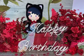 年轻人爱上“养娃”：棉花娃娃爆火出圈成新宠图片