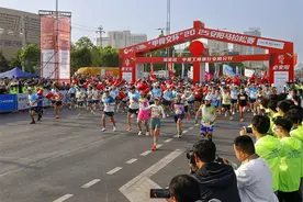 “甲骨文杯”2025安阳马拉松赛燃情开跑图片