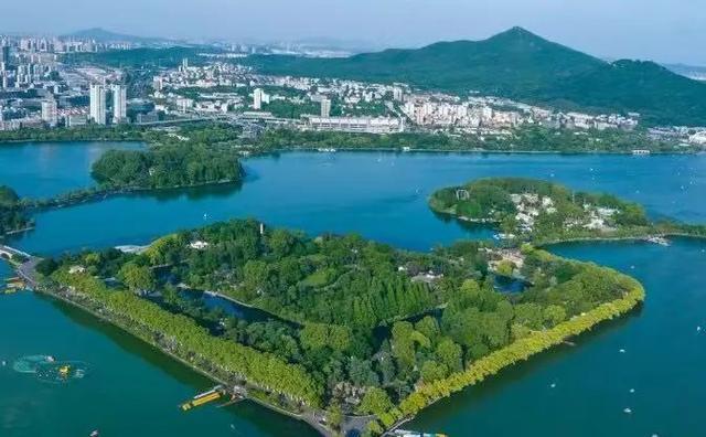 跟着“苏超”去读城｜镇江VS南京：山水诗城与十朝都会的时空对话