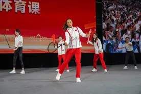 郑钦文回家  领衔奥运冠军走进华中科技大学图片