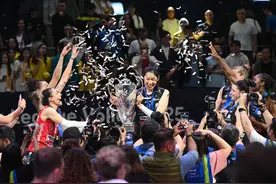 女排欧冠｜意大利科内利亚诺队夺冠图片