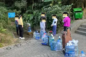 居民排队上银湖山打水泡茶煲汤？山泉水检测结果公布：不合格图片