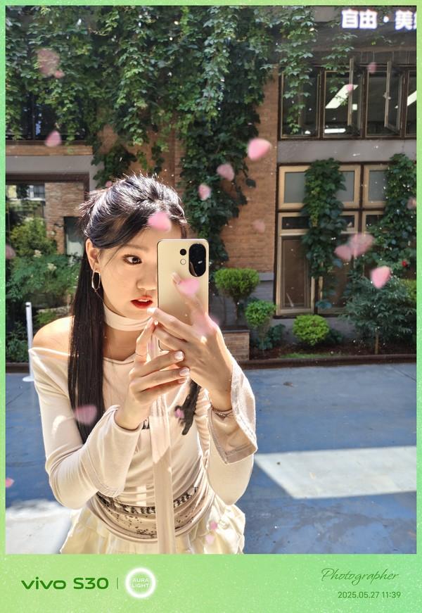 vivo S30评测：多彩直屏设计 全面普及潜望长焦