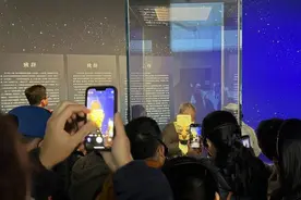 霸位影响他人参观还是宣传文物保护？博物馆里拍视频，该不该禁图片