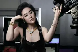 “蛇蝎美人妆”火了，国产美妆品牌“亮了”！多品牌推出蛇年主题新品图片