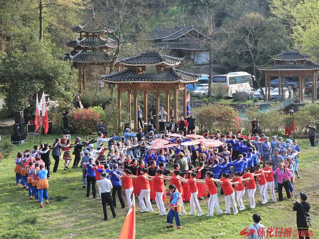 第四届武陵山杜鹃文化节在通道举行