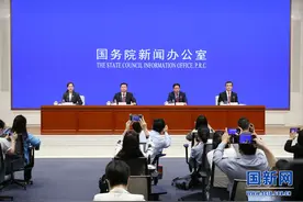 “争取早日实现两岸民众坐着高铁轻松跨过台湾海峡的梦想”图片