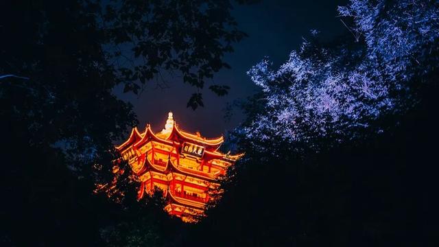 这里赏月月更圆！武汉地铁带您邂逅中秋浪漫