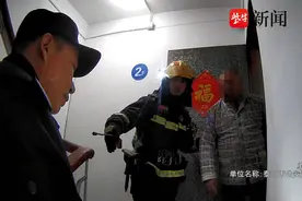 煤气泄漏已扩散到楼道 室内老人还浑然不知图片