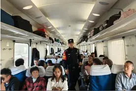 老人乘车遗落随身药物 佳木斯铁警相助失而复得图片