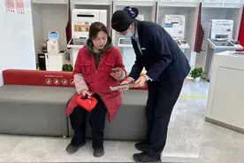 “争当人民满意银行”系列报道——青岛工行：推广线上“预约取号”服务 践行金融便民理念图片
