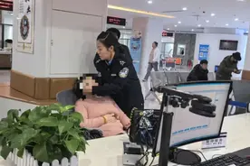 好警好事 | 救助晕倒群众 彰显为民情怀图片