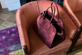 都说红色旺中女，下个火到断货的包包会是它吗？图片