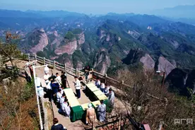 特级象棋大师许银川崀山巅峰对弈图片