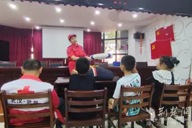 安全教育大篷车进社区，守护儿童安全健康成长图片