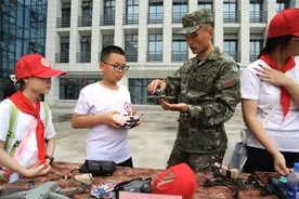 自贡高新区青少年进军营：“迷彩青春”播下爱国种子图片