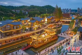 (身边的变化)湖北襄阳：“接水盆”蝶变“国潮街”图片