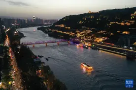 兰州：黄河之滨流光溢彩迎五一图片