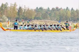 24支龙舟队竞渡川江池，第十五届湖北省龙舟大赛在武汉经开区举行图片