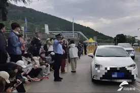 假期我在岗｜泰安：志愿服务、答疑指路、应急处理……交通坚守护航“五一”出行图片