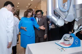 秘鲁总统博鲁阿尔特接受《环球时报》专访：希望更多中国企业进入我们国家图片