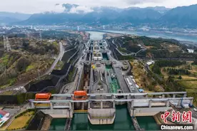 三峡北线船闸和葛洲坝一号船闸同步停航检修图片