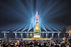 哈尔滨中央大街清明假期客流量翻倍图片