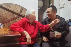 一家三代服务杭州环卫60余年，98岁老人：那时候打扫公厕很辛苦图片