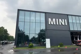 探营纯电MINI经销商：服务热情 纯电MINI COOPER细节设计用心图片