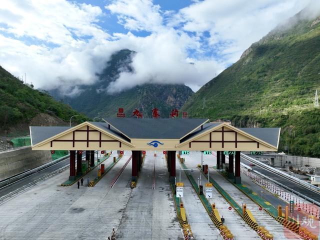 从烟火人间到童话仙境，九绵高速通车开启交旅融合新格局