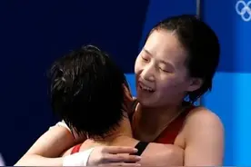 这些拥抱瞬间，定格巴黎奥运会最温情的模样图片