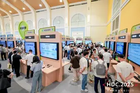 拓维信息“AI＋鸿蒙”全栈创新成果亮相华为开发者大会2025图片