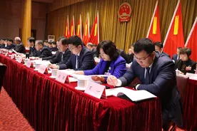 聚焦济南区县两会｜深挖“药食同源”价值 平阴县申报化妆品重瓣红玫瑰花液国家标准图片